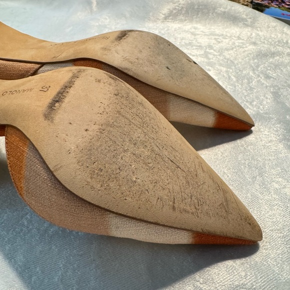 Manolo Blahnik 37 Linen Ombre Heels. Beige, orange, wooden 3” heels. - Picture 8 of 9